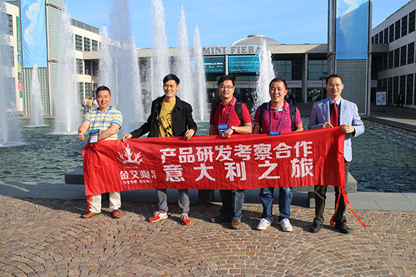 mansion88瓷砖品牌董事长（中）带队欧州考察