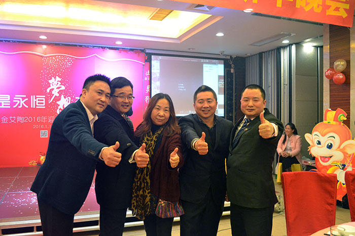 mansion88向导和媒体人金大姐合影留念