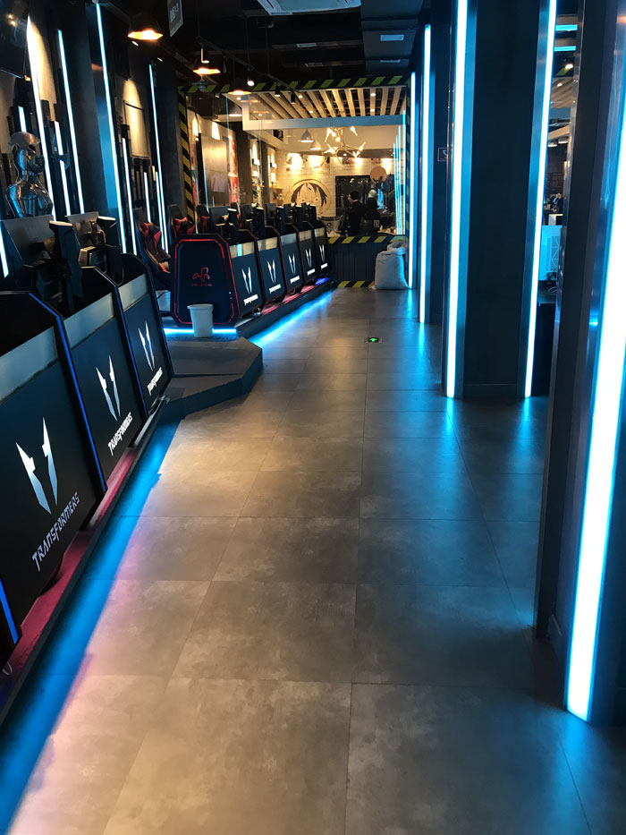 mansion88现代仿古砖案例:别说了，，，，，，一起去这个1000方的网咖开黑！